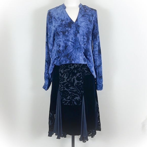 💕Beautiful Blue Tie Die High Low Faux Wrap Blouse💕 - Picture 2 of 16